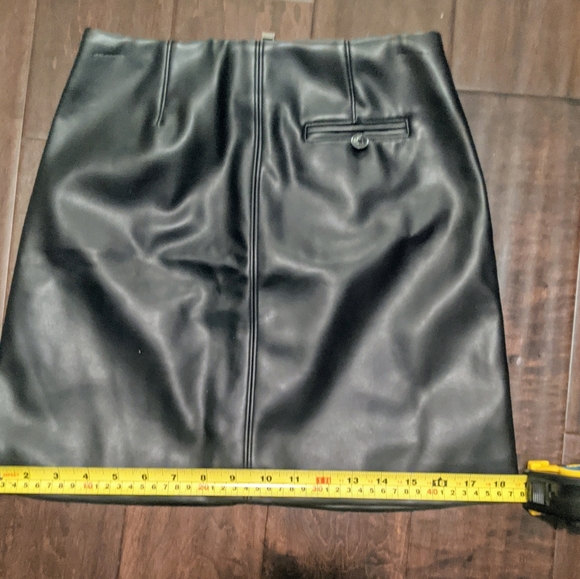 Black Aritiza Faux Leather Skirt - Picture 3 of 6